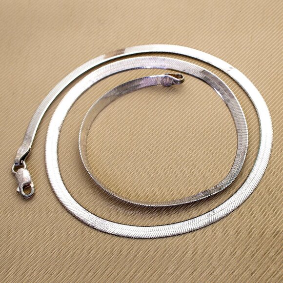 Vintage Silver Herringbone Necklace, 925 Sterling Silver Chain, Retro Fashion - Picture 4 of 10